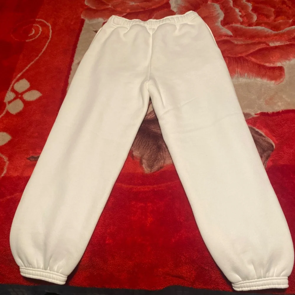 Aritzia TNA Bubble Fleece Sweatpants - Picture 4 of 4